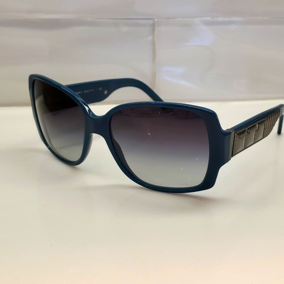 Burberry Teal Sunglasses - Picture 4 of 16